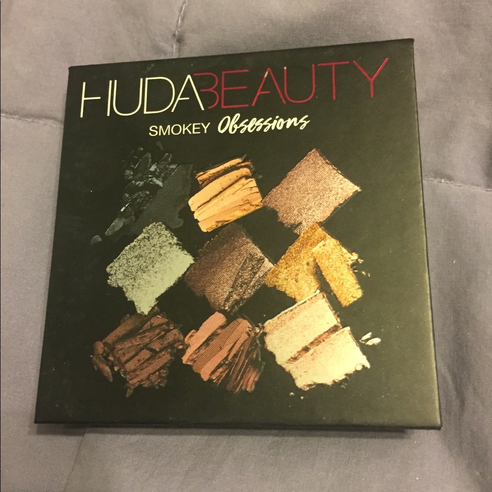 HUDA makeup palette